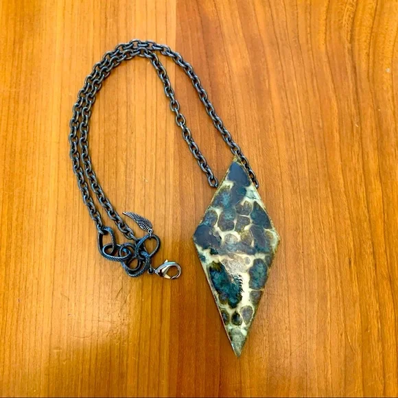 Dandy Ceramic Pendant Necklace - Picture 3 of 8